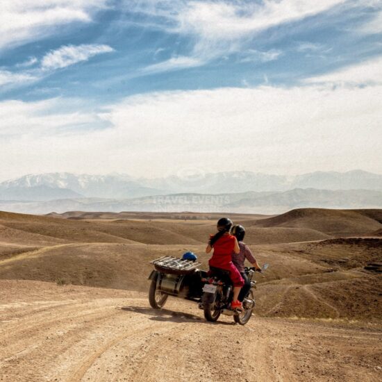 En sidecar dans le désert d'Agafay - Activités et expériences - Travel And Events